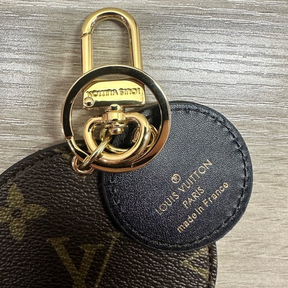 Louis Vuitton Monogram Reverse Bag Charm and Key Holder Keychain - Picture 2 of 3